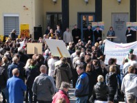 Politiker aus dem Thüringer Raum vor den Demonstranten